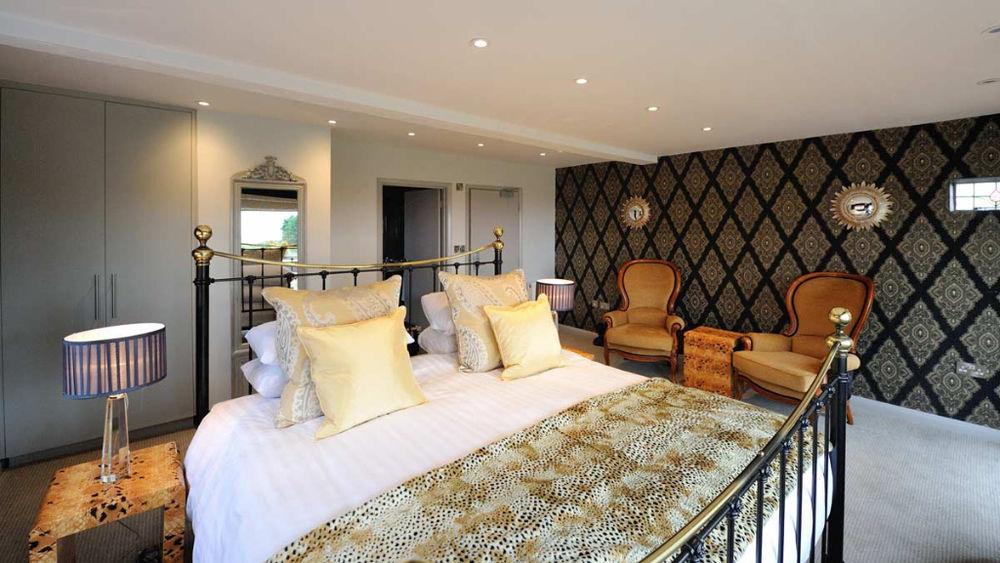 The Crescent Turner 4*